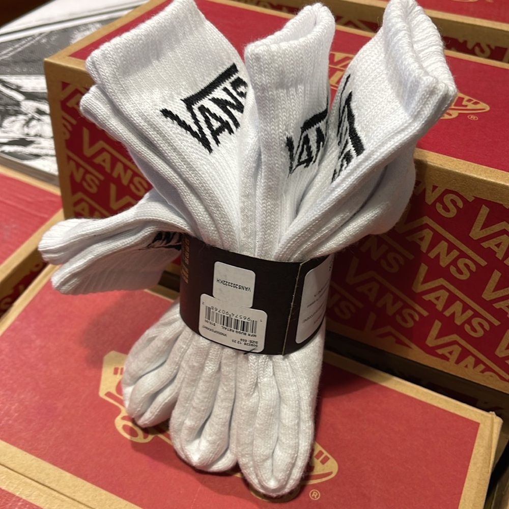 Vans Socks 3 pairs set CREW VANS.
"OFF THE WALL" White/White
NWT - Picture 7 of 16
